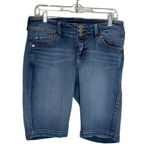 Torrid Blue Denim Bermuda Shorts Womens 12 Mid Rise Medium Wash Stretch Summer